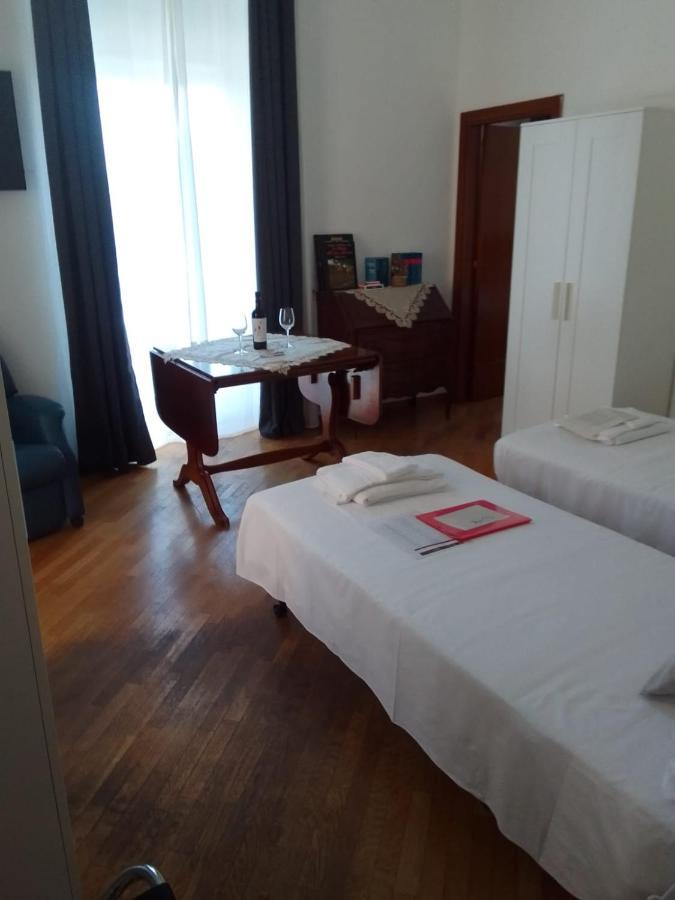 Domus Nikolai Hotel Бари Екстериор снимка