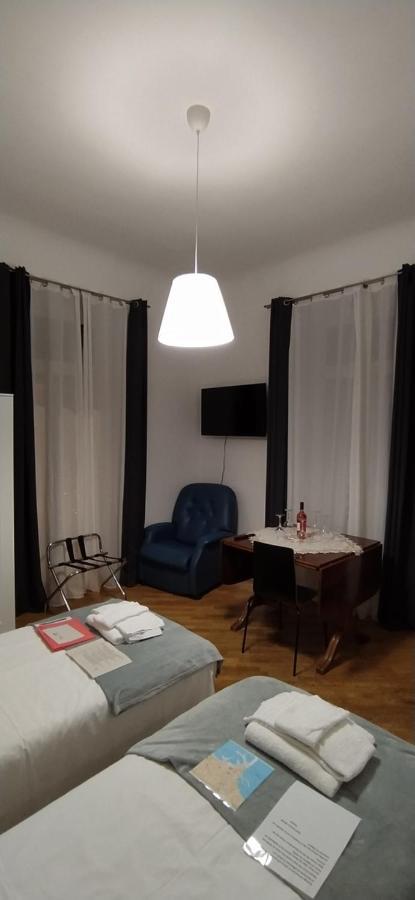 Domus Nikolai Hotel Бари Екстериор снимка