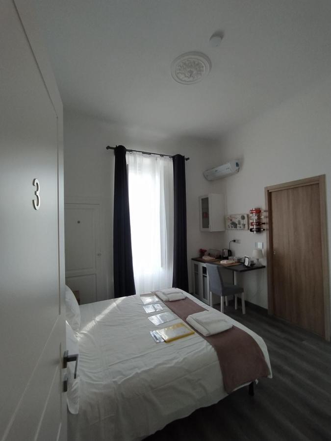 Domus Nikolai Hotel Бари Екстериор снимка