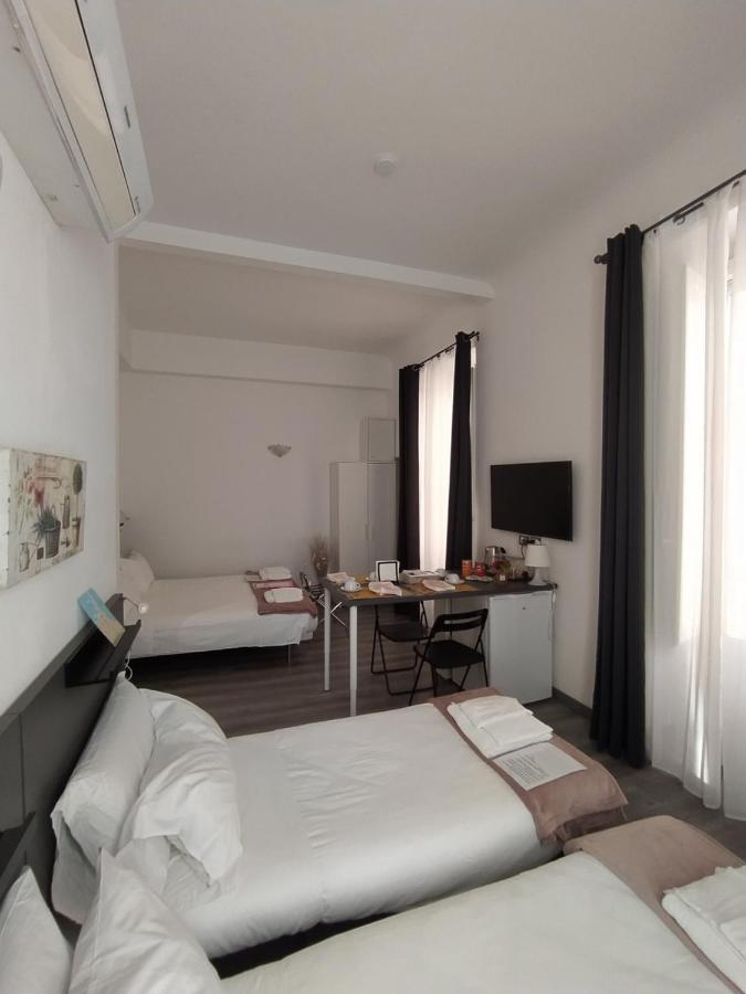 Domus Nikolai Hotel Бари Екстериор снимка